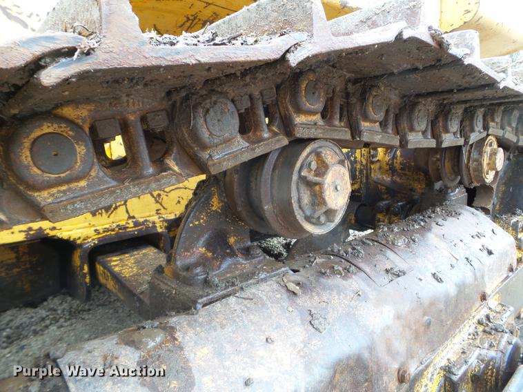 image for item DX9524 1976 John Deere 750 dozer