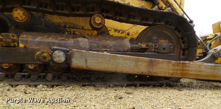 image for item DX9524 1976 John Deere 750 dozer