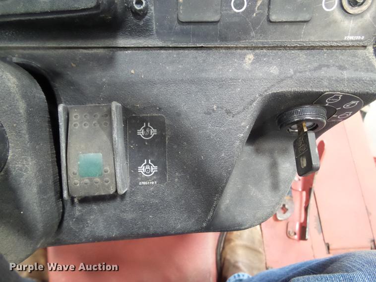 image for item DZ9451 2012 Ditch Witch RT80 Quad cable plow