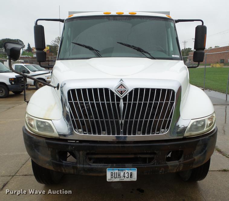 image for item DZ9455 2004 International 4300 dump truck