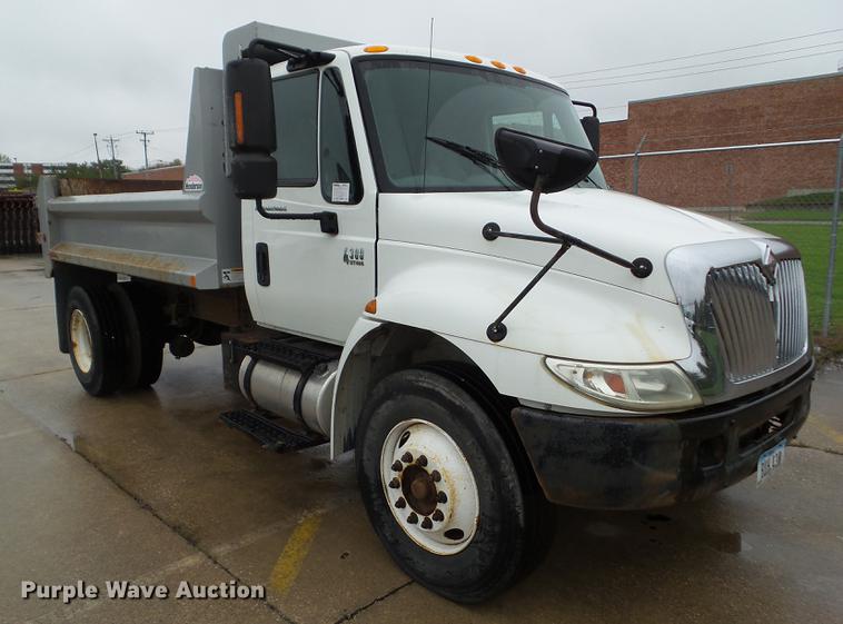 image for item DZ9455 2004 International 4300 dump truck
