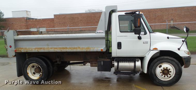 image for item DZ9455 2004 International 4300 dump truck