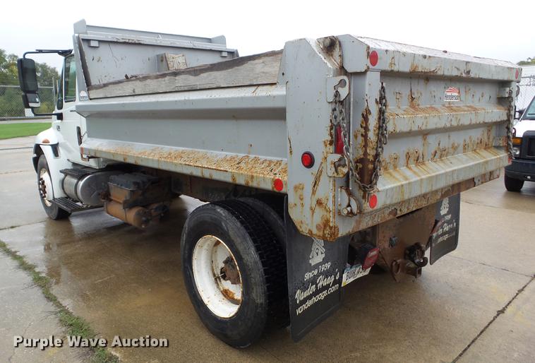 image for item DZ9455 2004 International 4300 dump truck