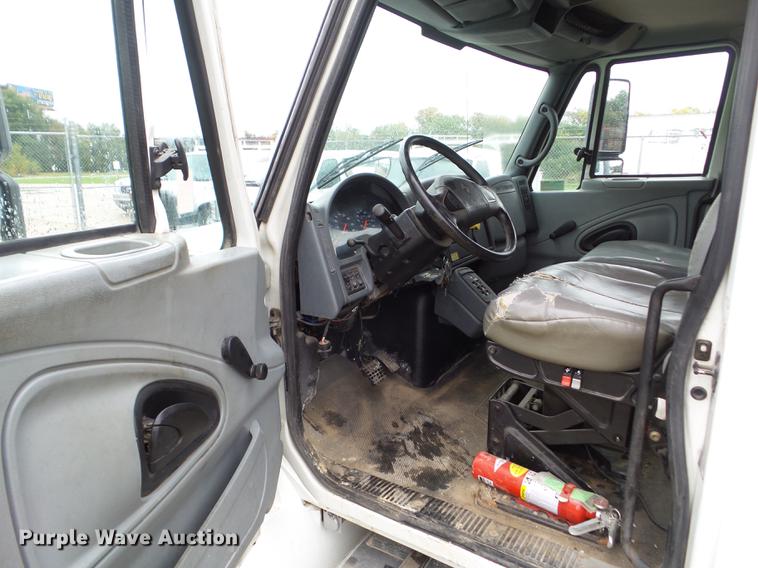 image for item DZ9455 2004 International 4300 dump truck