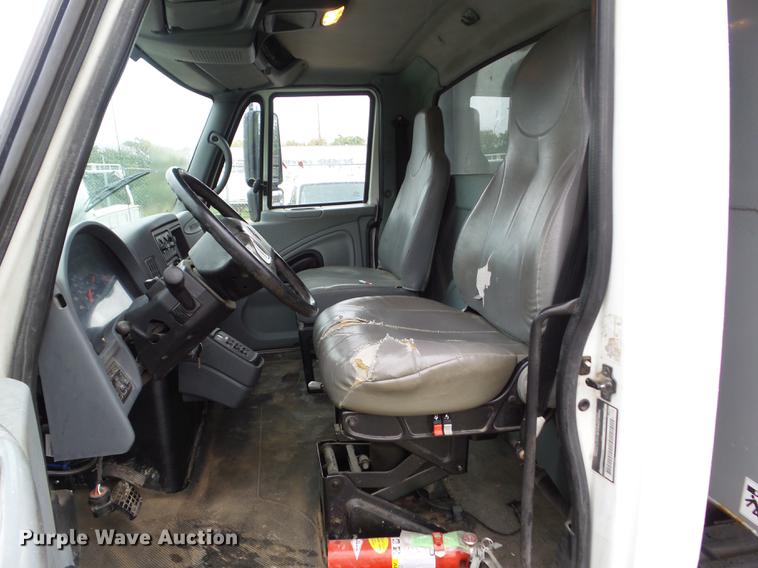 image for item DZ9455 2004 International 4300 dump truck