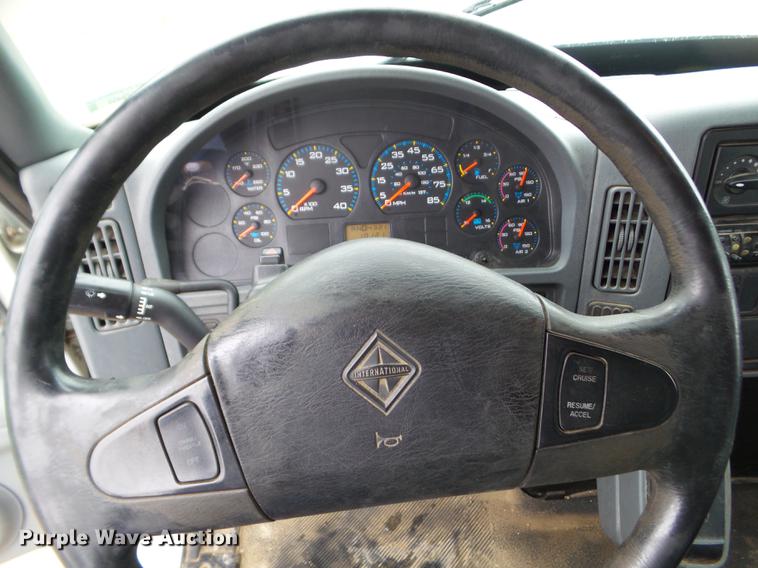 image for item DZ9455 2004 International 4300 dump truck