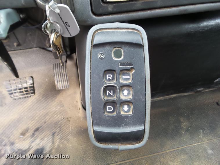 image for item DZ9455 2004 International 4300 dump truck