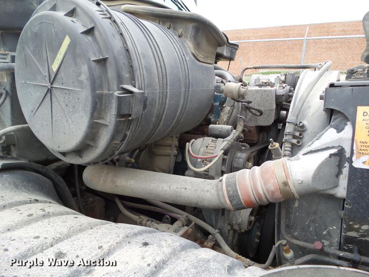 image for item DZ9455 2004 International 4300 dump truck