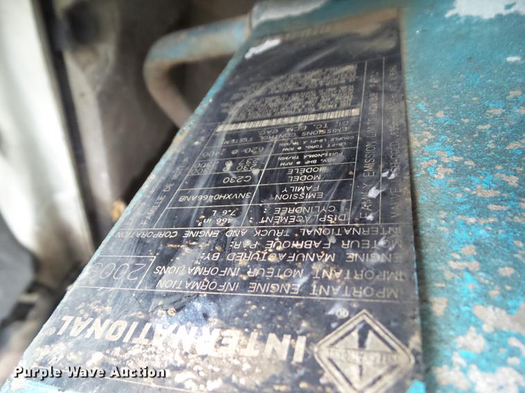 image for item DZ9455 2004 International 4300 dump truck