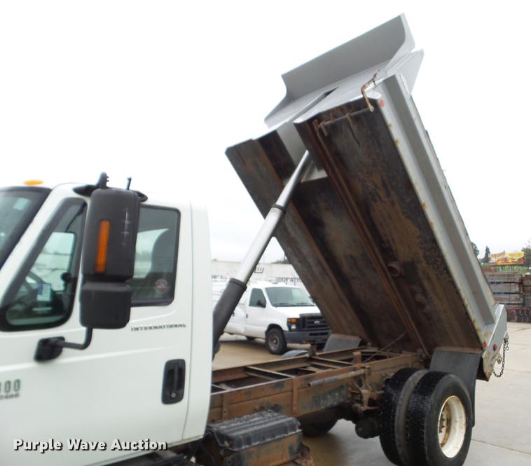 image for item DZ9455 2004 International 4300 dump truck