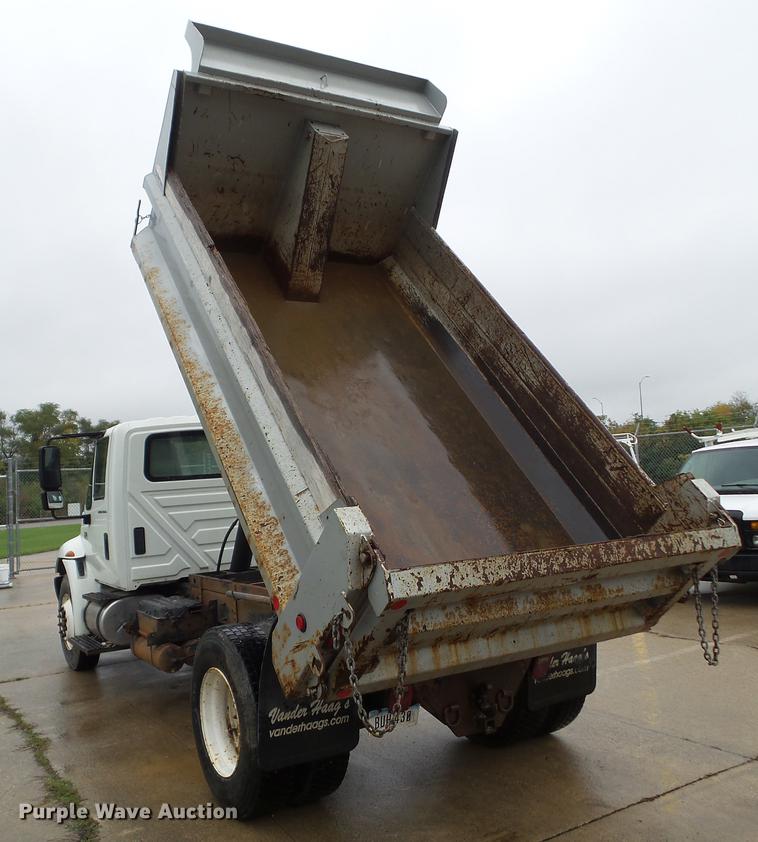 image for item DZ9455 2004 International 4300 dump truck
