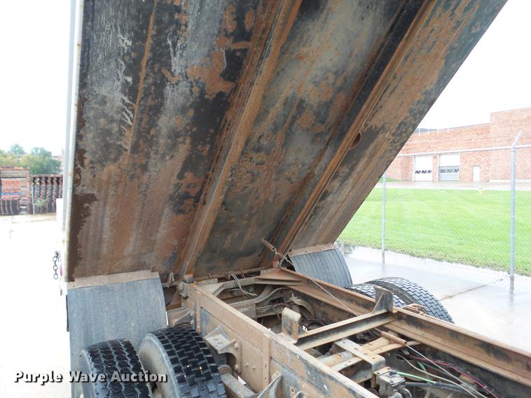 image for item DZ9455 2004 International 4300 dump truck