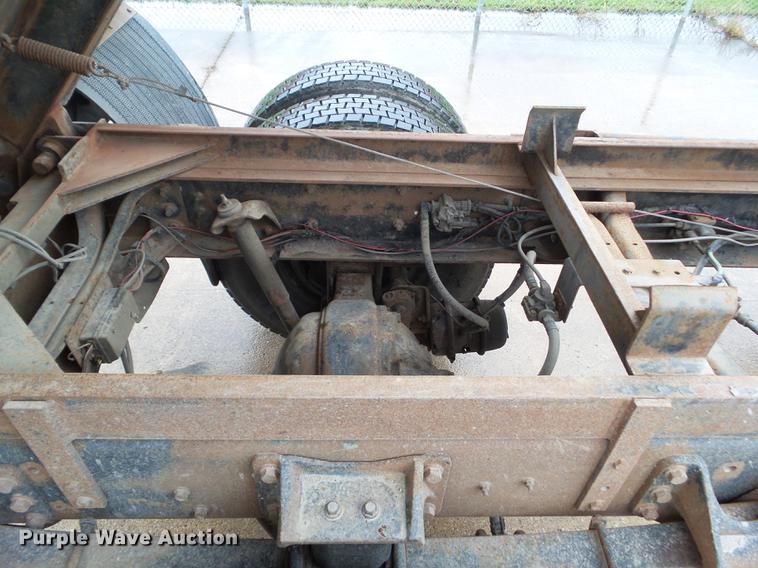 image for item DZ9455 2004 International 4300 dump truck