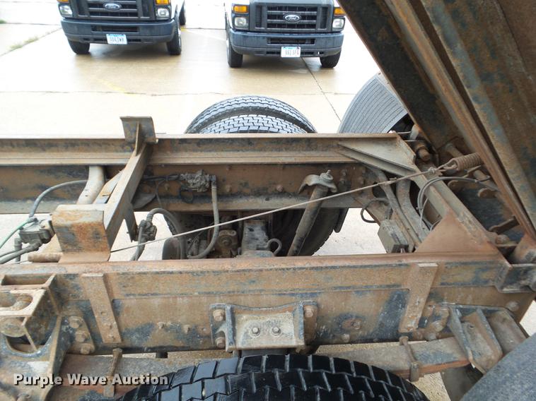 image for item DZ9455 2004 International 4300 dump truck