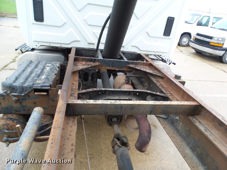 image for item DZ9455 2004 International 4300 dump truck