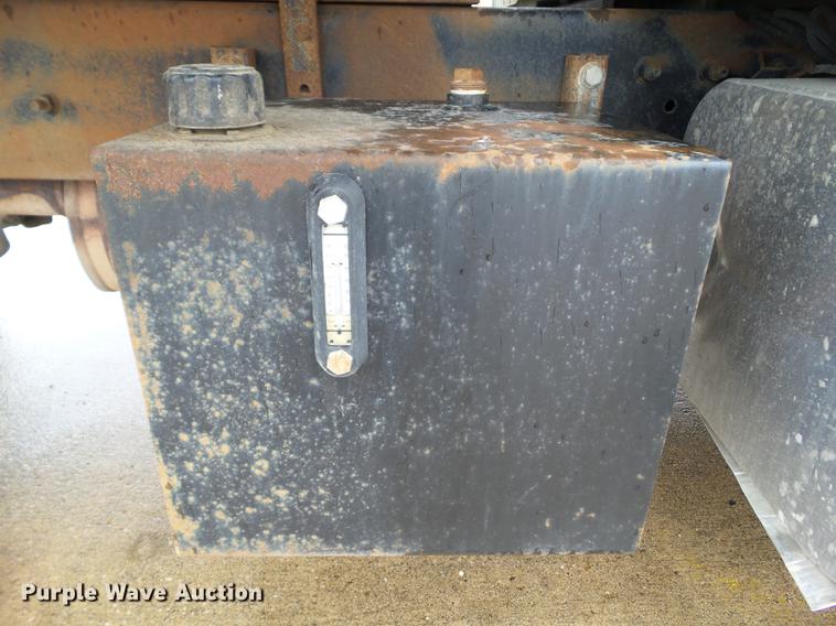 image for item DZ9455 2004 International 4300 dump truck