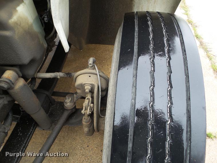 image for item DZ9455 2004 International 4300 dump truck