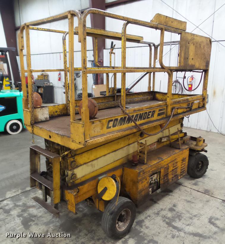 image for item DZ9456 1995 JLG CM2546 scissor lift
