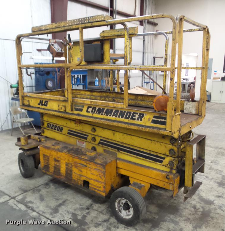 image for item DZ9456 1995 JLG CM2546 scissor lift