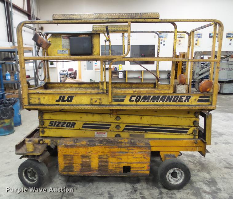 image for item DZ9456 1995 JLG CM2546 scissor lift