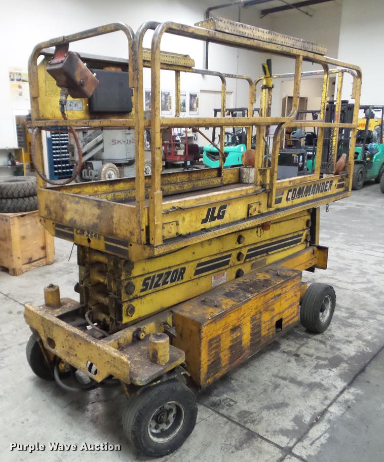 image for item DZ9456 1995 JLG CM2546 scissor lift