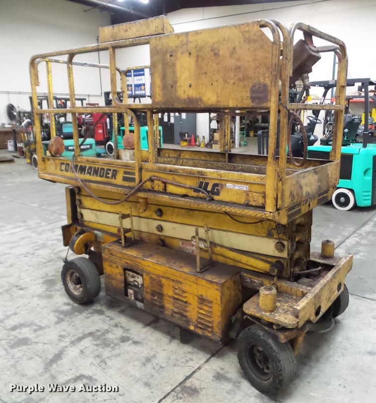 image for item DZ9456 1995 JLG CM2546 scissor lift