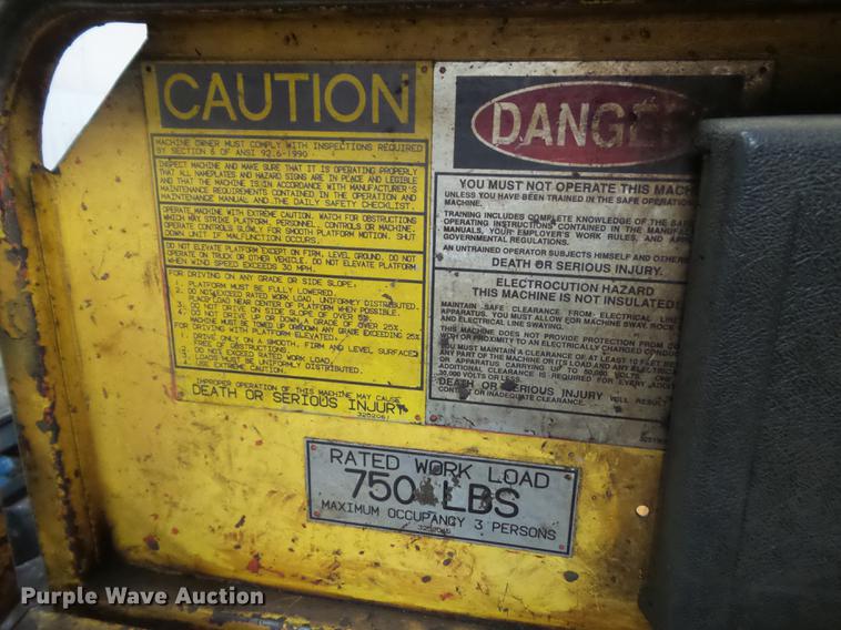 image for item DZ9456 1995 JLG CM2546 scissor lift