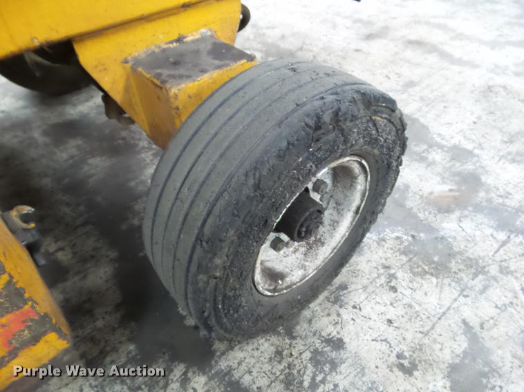 image for item DZ9456 1995 JLG CM2546 scissor lift