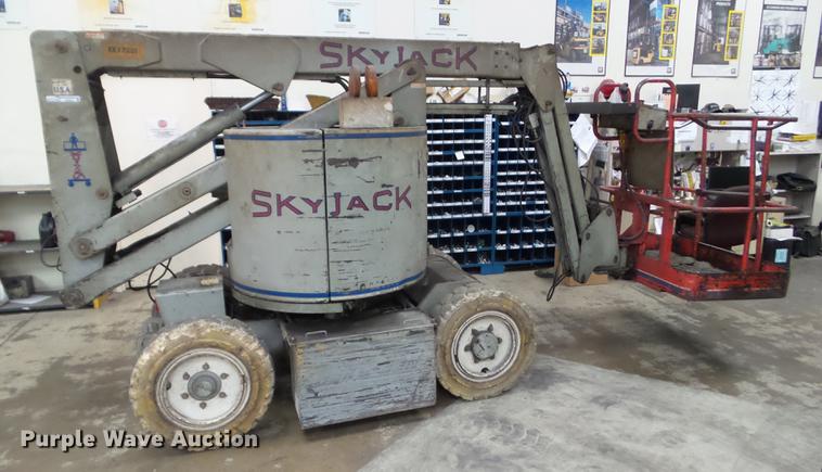 image for item DZ9457 1999 Sky Jack SKJ6 boom lift