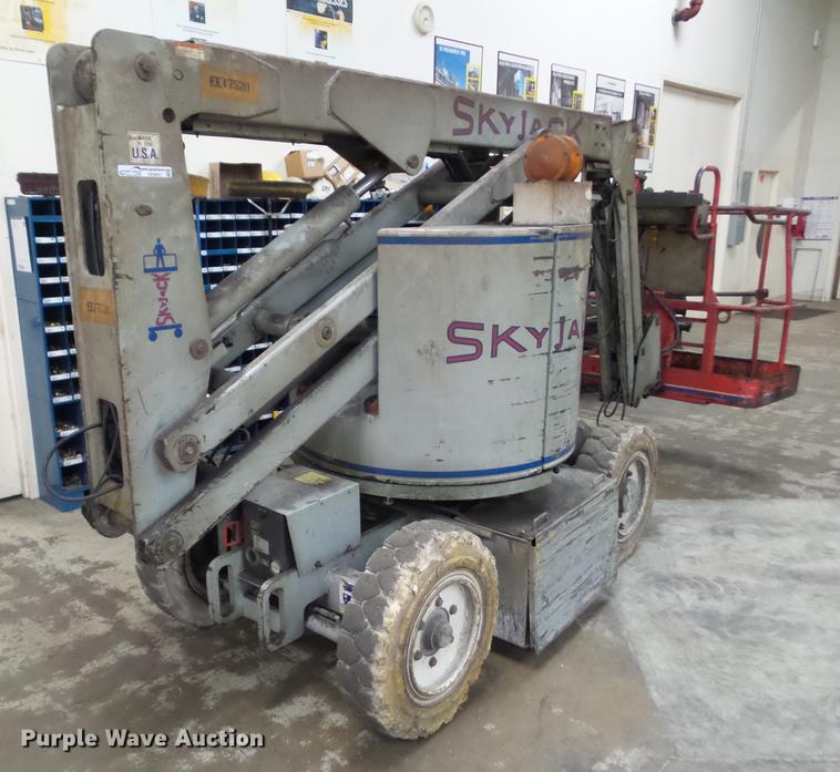 image for item DZ9457 1999 Sky Jack SKJ6 boom lift