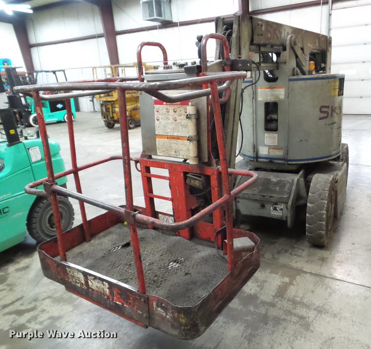 image for item DZ9457 1999 Sky Jack SKJ6 boom lift