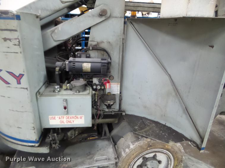 image for item DZ9457 1999 Sky Jack SKJ6 boom lift