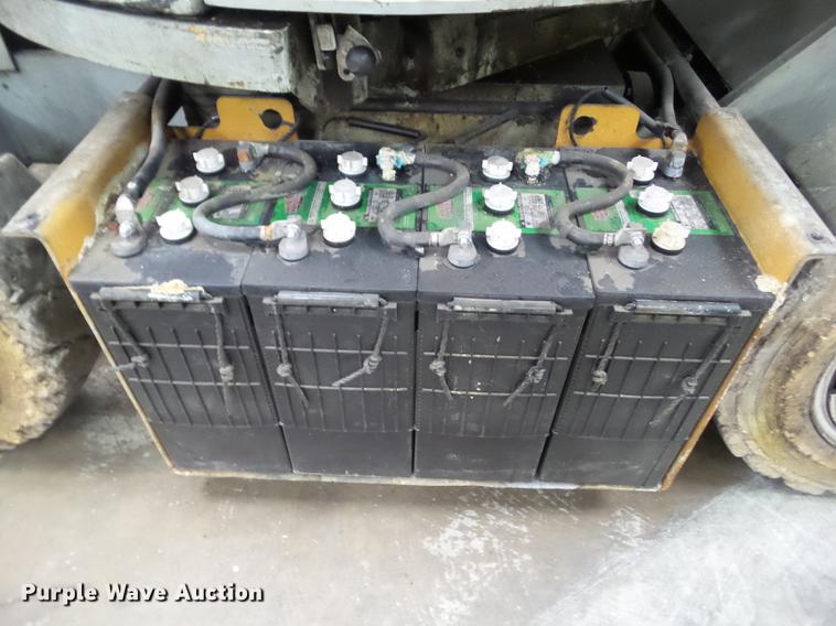 image for item DZ9457 1999 Sky Jack SKJ6 boom lift