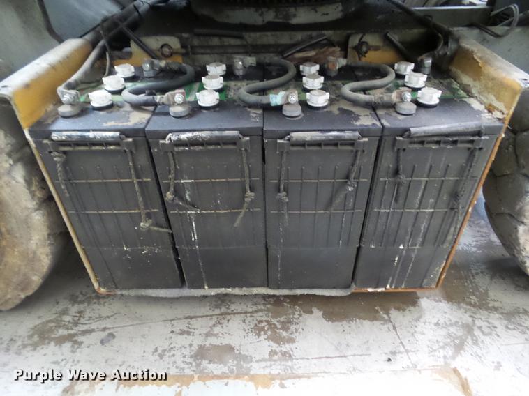 image for item DZ9457 1999 Sky Jack SKJ6 boom lift