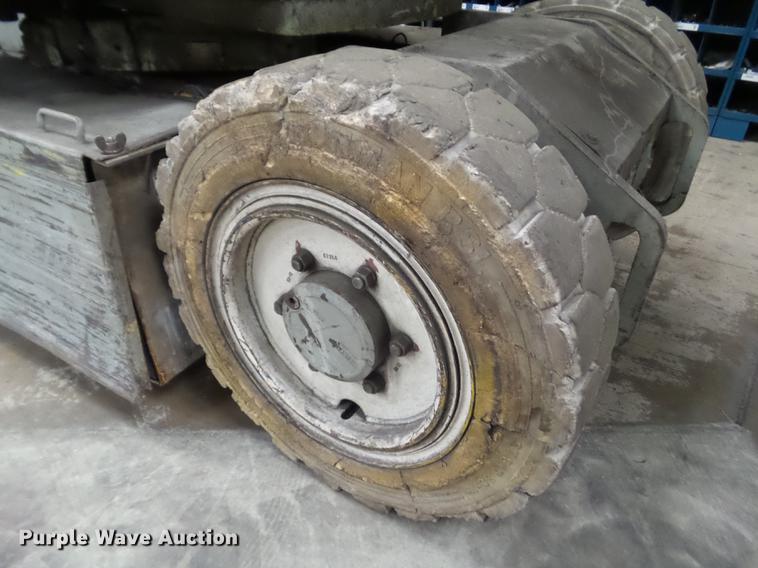 image for item DZ9457 1999 Sky Jack SKJ6 boom lift