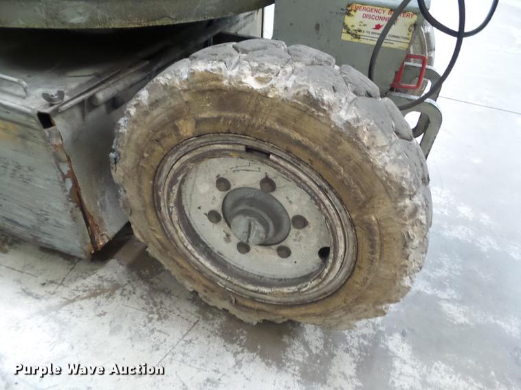 image for item DZ9457 1999 Sky Jack SKJ6 boom lift