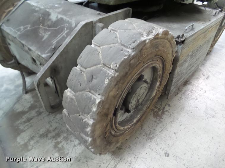 image for item DZ9457 1999 Sky Jack SKJ6 boom lift