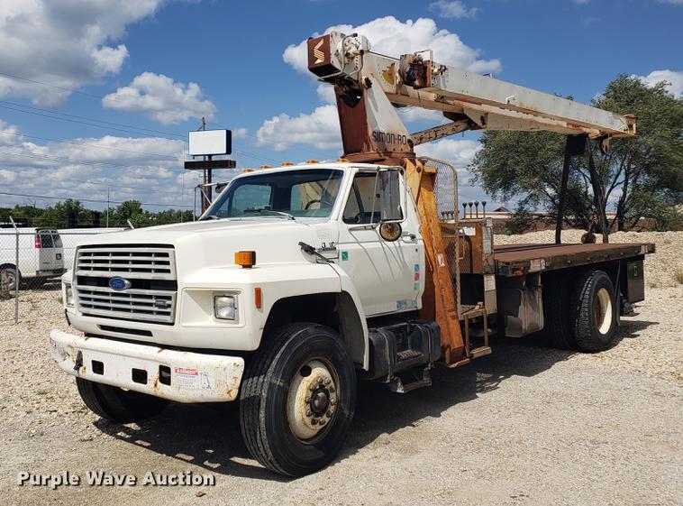 image for item EF9846 1993 Ford F700 crane truck