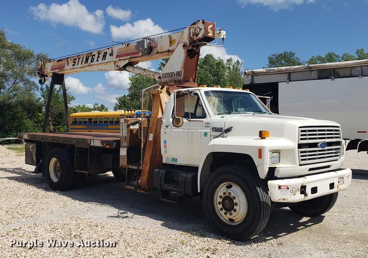 image for item EF9846 1993 Ford F700 crane truck