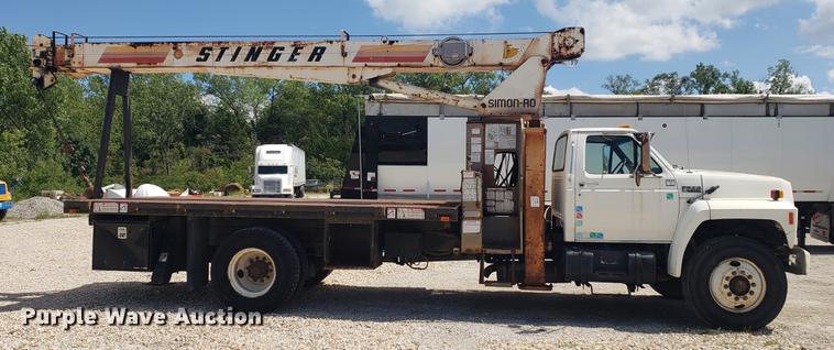 image for item EF9846 1993 Ford F700 crane truck