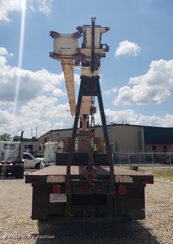 image for item EF9846 1993 Ford F700 crane truck