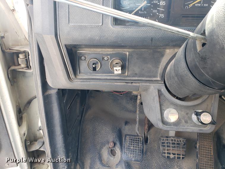image for item EF9846 1993 Ford F700 crane truck