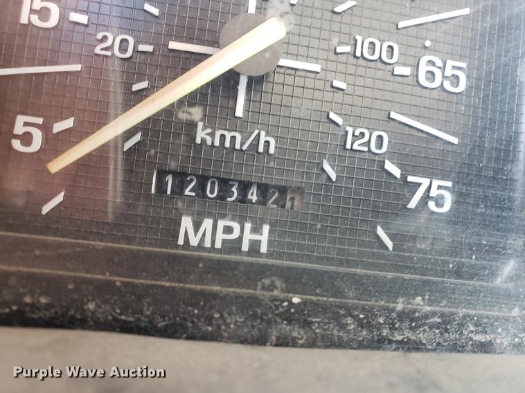 image for item EF9846 1993 Ford F700 crane truck