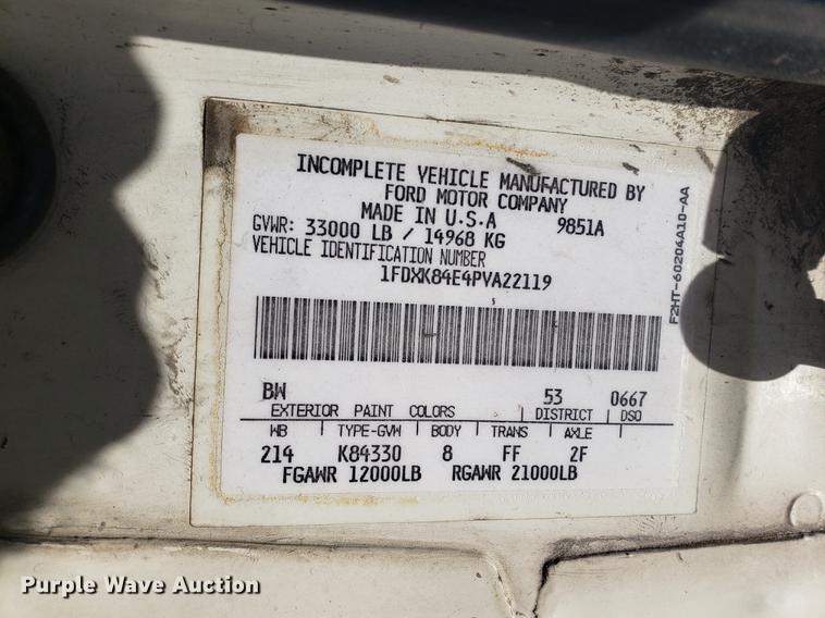 image for item EF9846 1993 Ford F700 crane truck