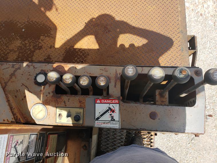 image for item EF9846 1993 Ford F700 crane truck