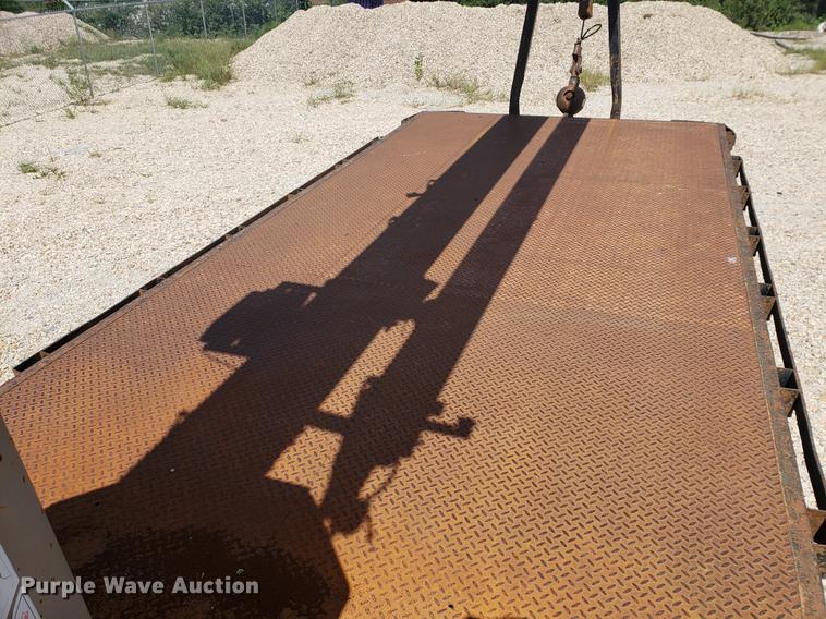 image for item EF9846 1993 Ford F700 crane truck