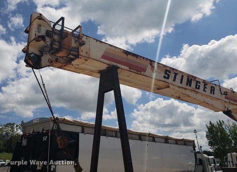 image for item EF9846 1993 Ford F700 crane truck