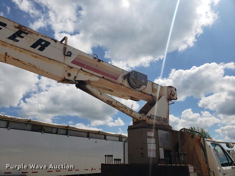 image for item EF9846 1993 Ford F700 crane truck