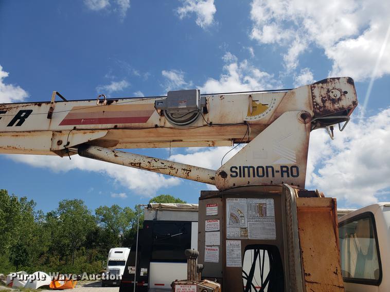 image for item EF9846 1993 Ford F700 crane truck