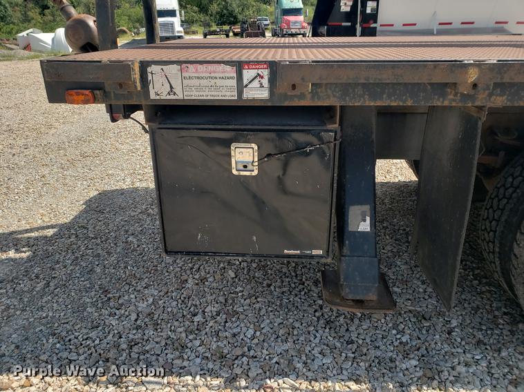 image for item EF9846 1993 Ford F700 crane truck